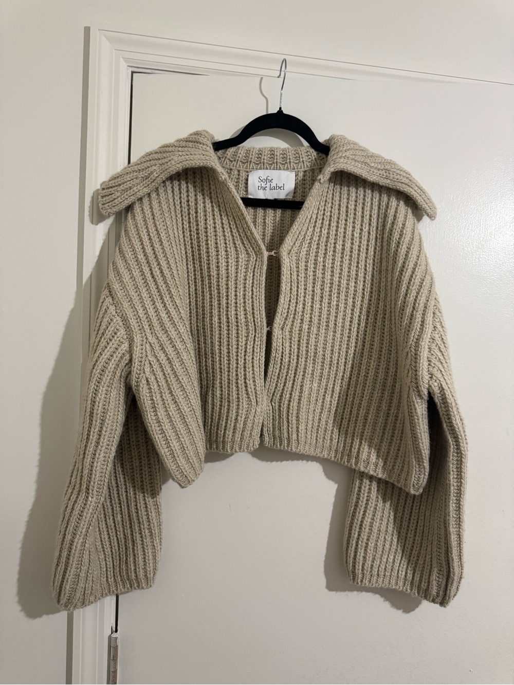 Cropped Sweater with buttons and collar